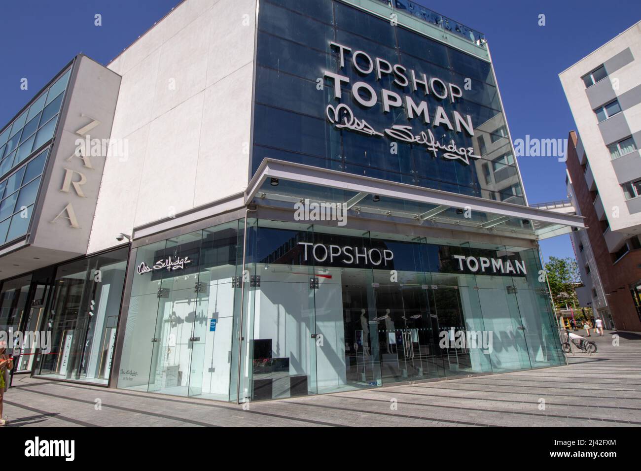 Topshop store front hi-res stock photography and images - Alamy