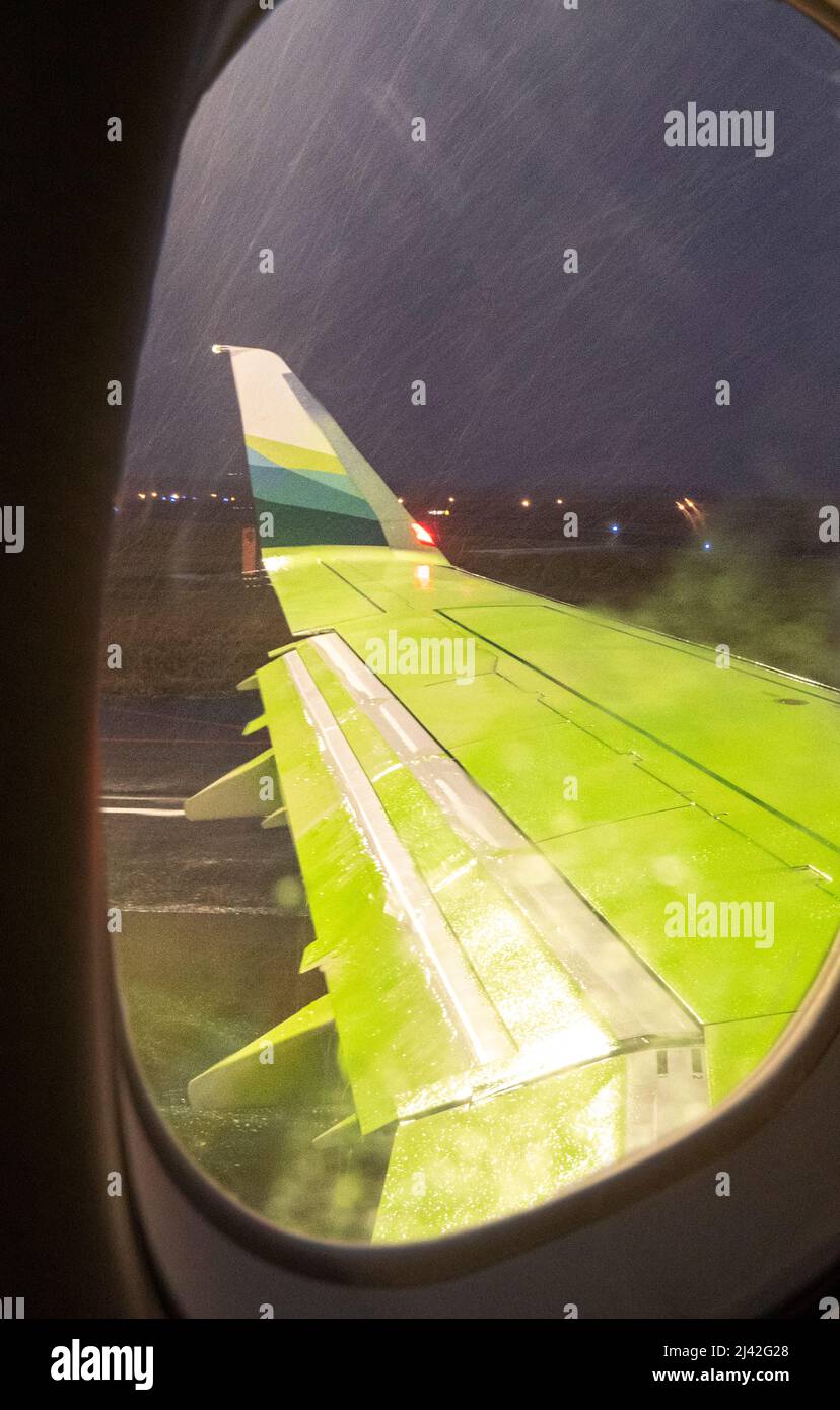 Plane take off hi-res stock photography and images - Alamy
