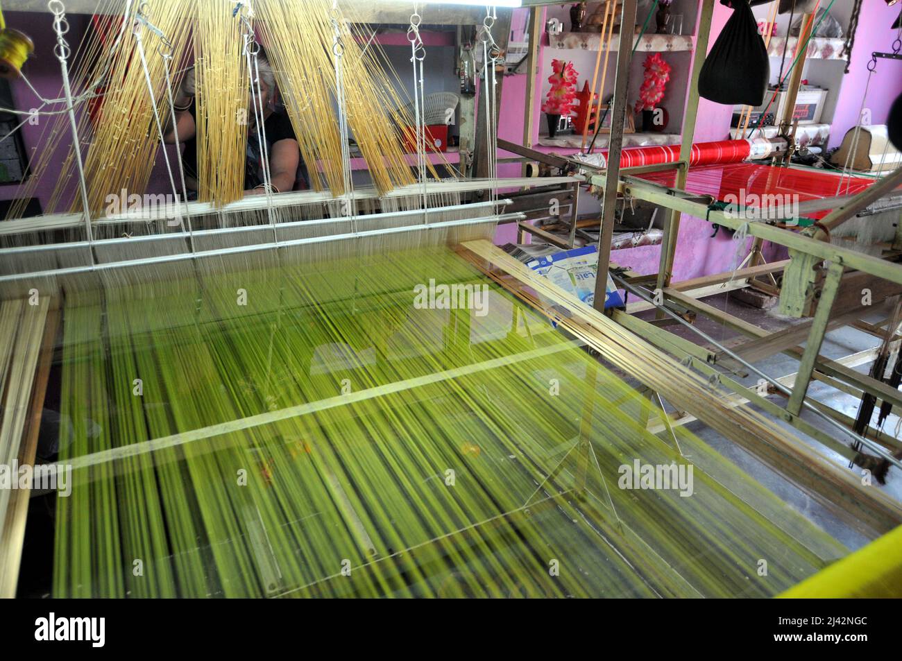 New Delhi, India. 11th Apr, 2022. Workers manufacture Chanderi Silk and Cotton Sarees by weaving in Chanderi Madhya Pradesh, near New Delhi, India on Apr. 11, 2022. Thousands of families work using traditional techniques such as pit looms and frame looms to make traditional world famous chanderi silk sarees. (Photo by Ravi Batr/Sipa USA) Credit: Sipa USA/Alamy Live News Stock Photo