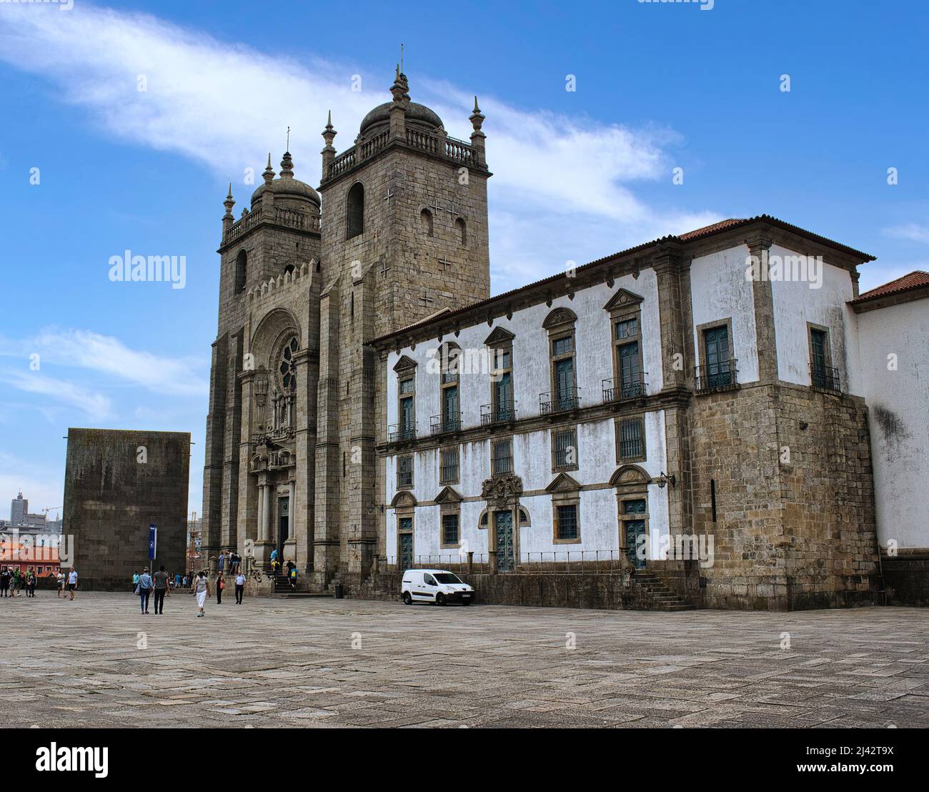 The Porto Cathedral (Sé do Porto) is a Roman Catholic church located in the  historical centre of the city of Porto, Portugal Stock Photo - Alamy