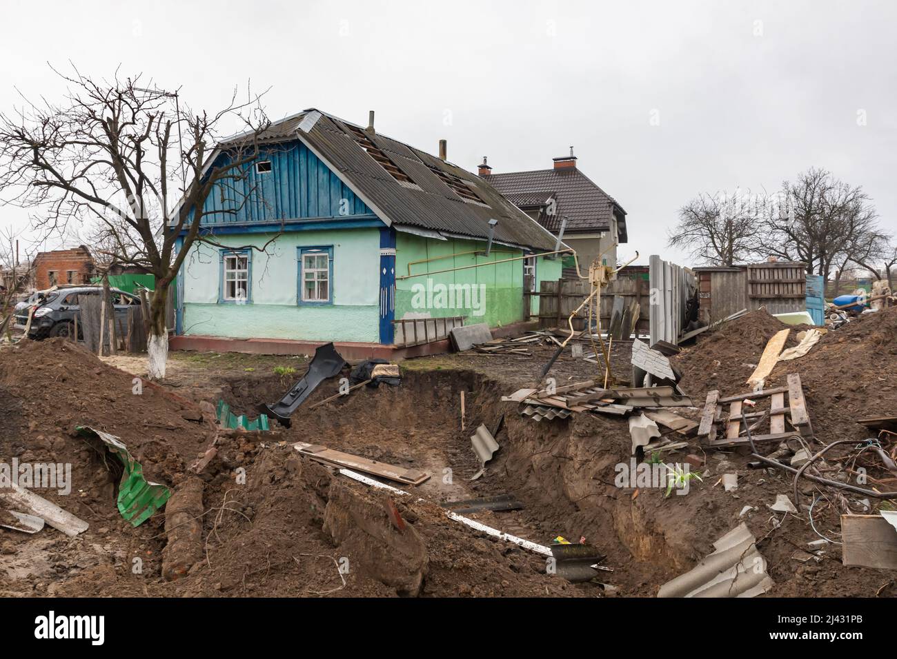 ANDRIIVKA, UKRAINE - Apr. 10, 2022: Chaos and devastation on the streets of Andriivka as a result of the attack of Russian invaders Credit: Mykhailo Palinchak/Alamy Live News Stock Photo