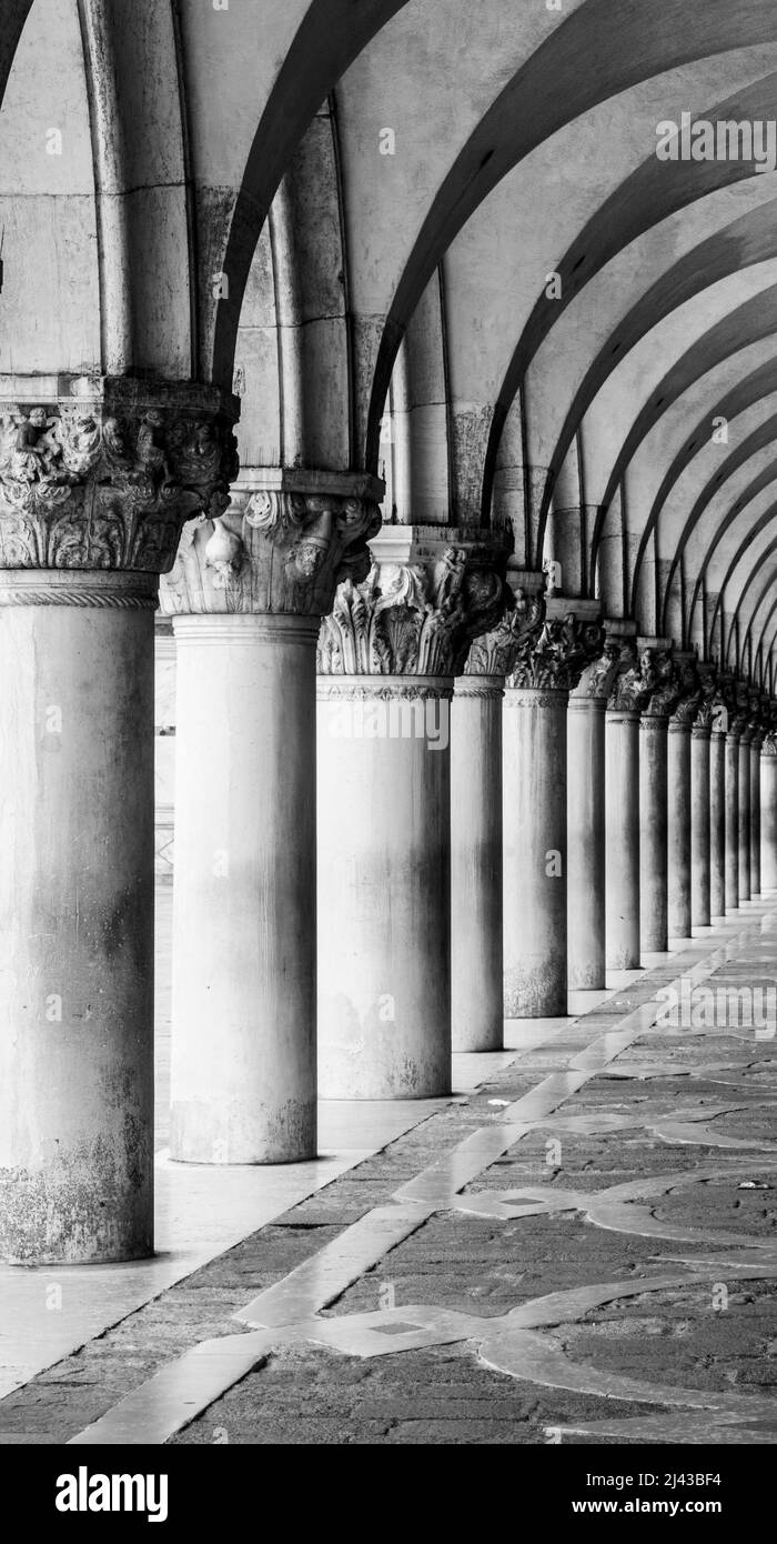 Antique column in greek Black and White Stock Photos & Images - Alamy