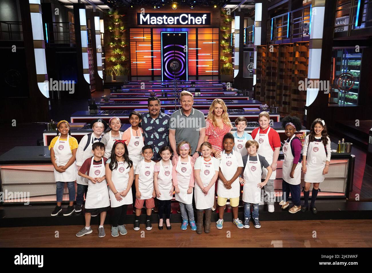 MASTERCHEF JUNIOR, center from left judges Aaron Sanchez, Gordon