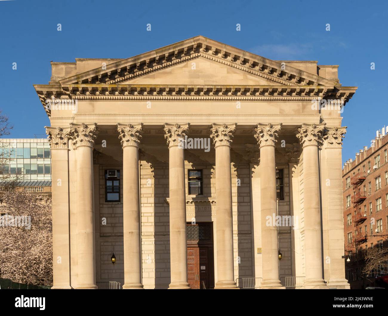 Staten Island, NY - USA - April 10, 2022: Horizontal view of the neoclassical style Richmond County Courthouse, a 1919 municipal courthouse in the civ Stock Photo
