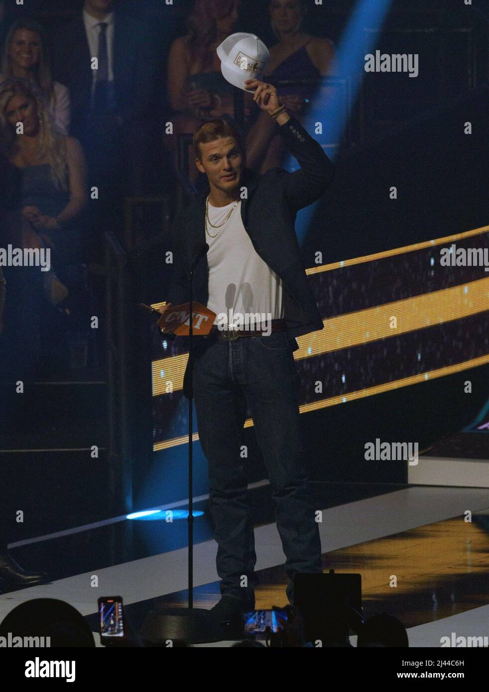 Tennessee, United States. 12th Apr, 2022. Parker McCollum accepts the