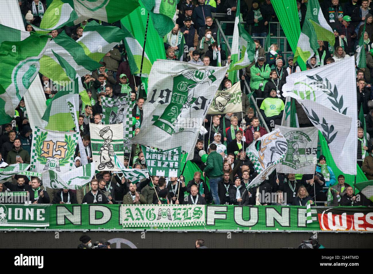 Wolfsburg supporters, celebrate, VfL Wolfsburg (WOB) - DSC Bielefeld (BI) 4: 0, April 9th,