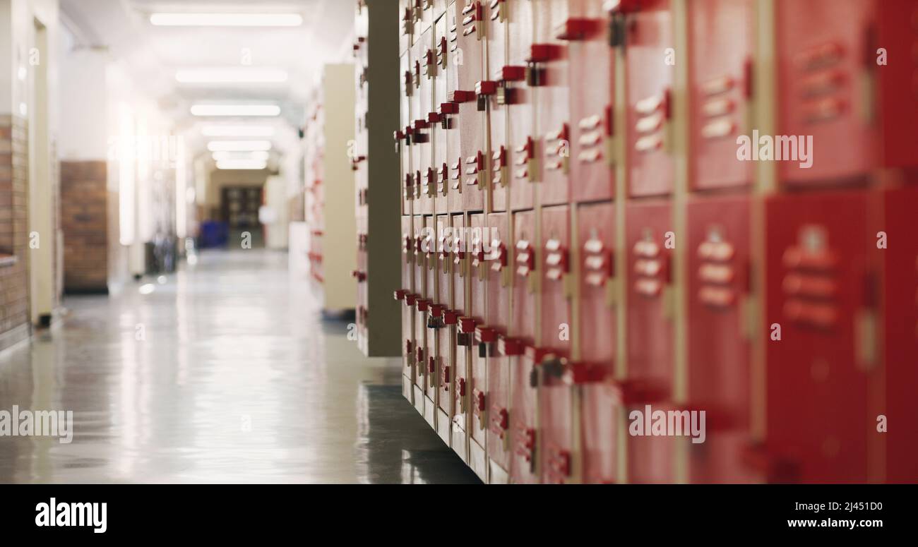 High school hallway empty hi-res stock photography and images - Alamy