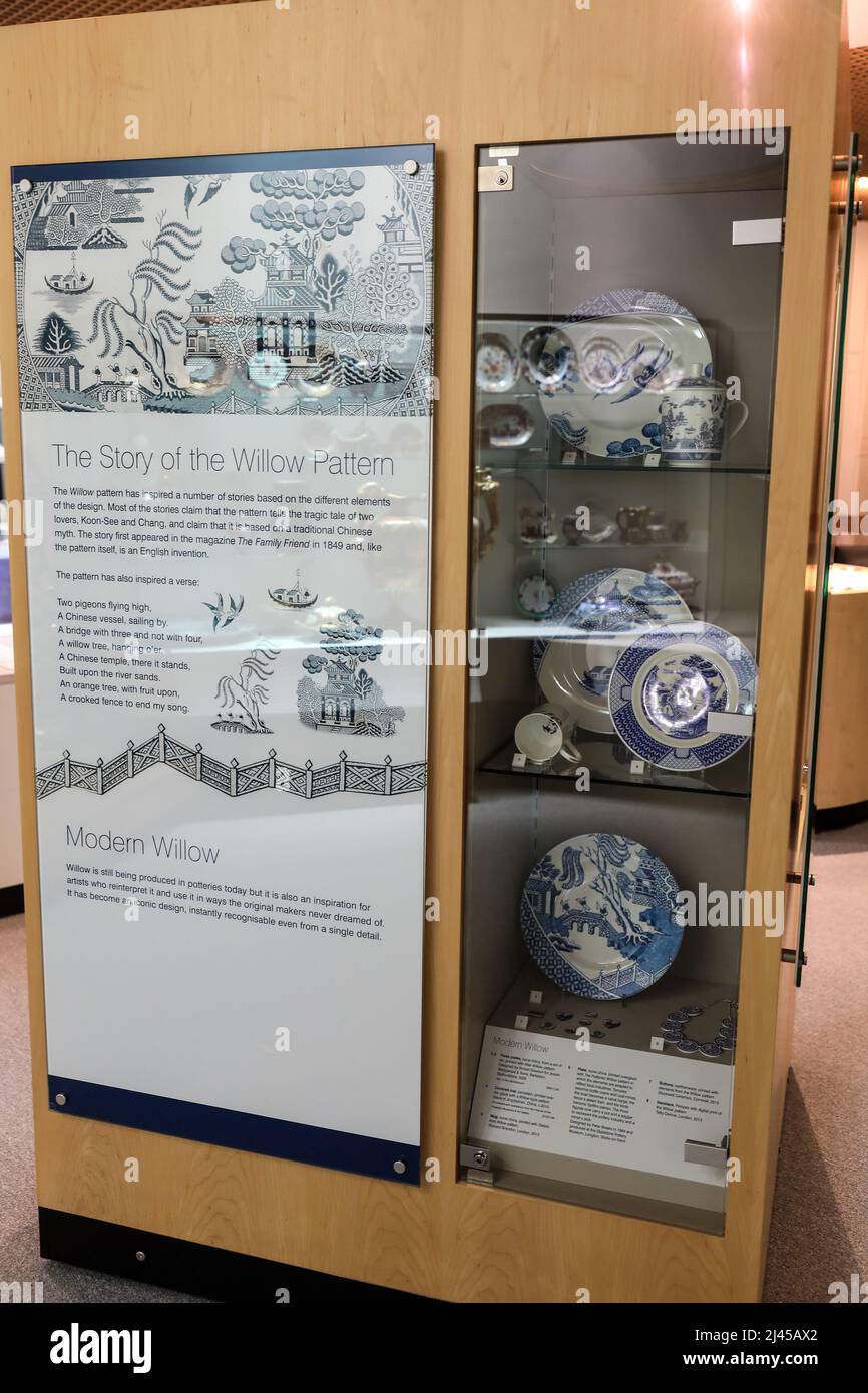 A display case detailing the origins of the Willow Pattern at the Potteries Museum and Art Gallery, Hanley, Stoke-on-Trent, Staffs, England, UK Stock Photo
