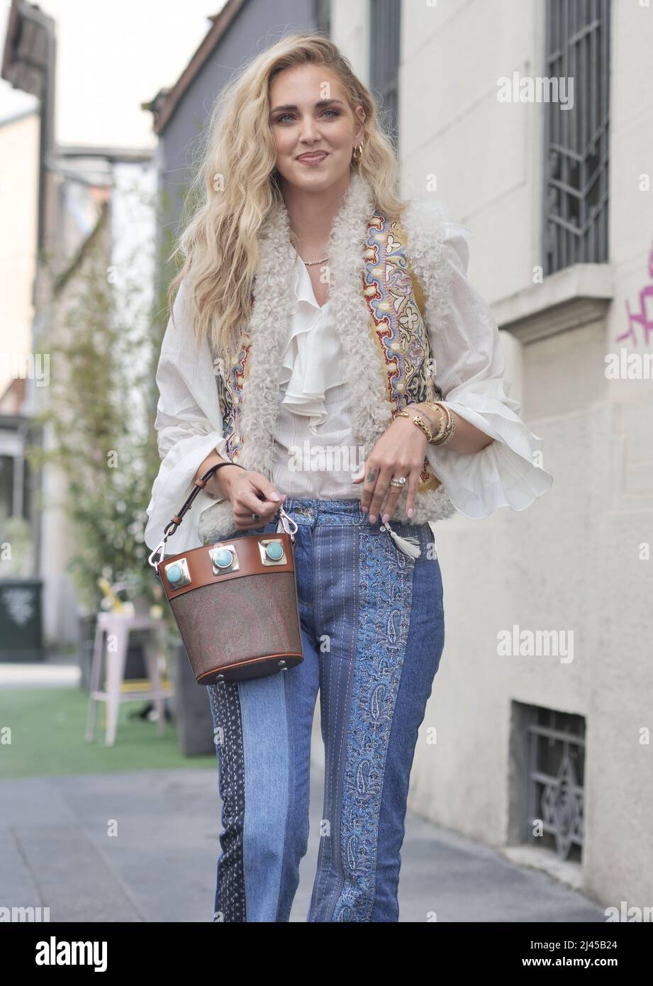 Chiara Ferragni street style outfit during Etro Fashion Show at Milan  Fashion Week Fall/Winter 2022 woman collections Stock Photo - Alamy