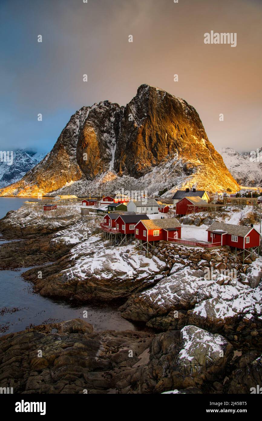Skandinavien, Norwegen, Lofoten, Insel, Nordland, Mosekenes, Felsmassiv, Winter, Berge, Stock Photo