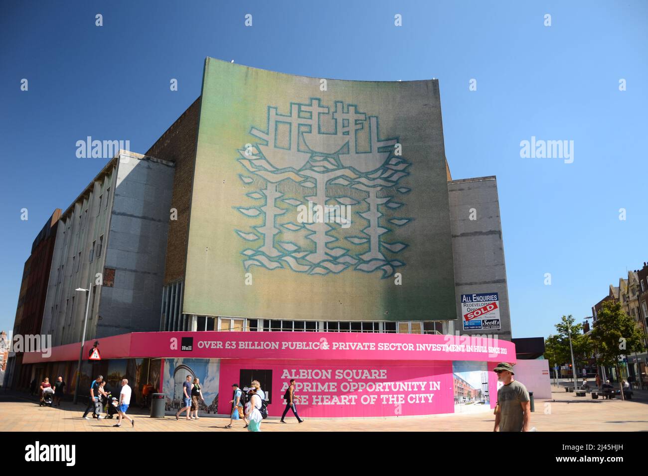 Albion Square development project. Hull, redevelopment of the Alan Boyson,  THREE SHIPS mural on the former Co-op BHS store, Kingston upon Hull Stock  Photo - Alamy