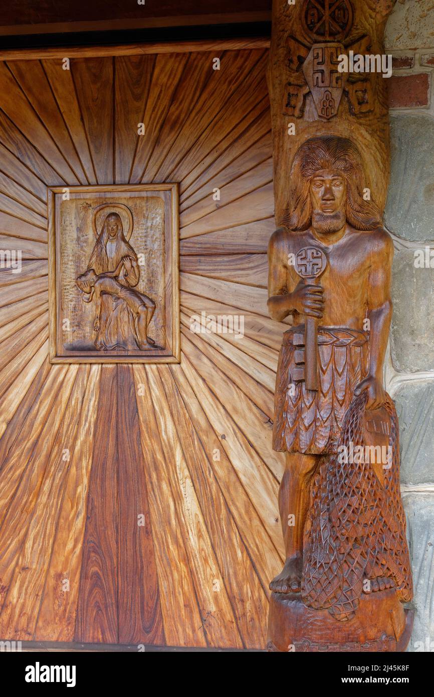 Marquesas Islands, Nuku Hiva: carved wooden detail of Notre Dame Cathedral (French: Cathedrale Notre-Dame de Taiohae) representing the keys of St. Pet Stock Photo