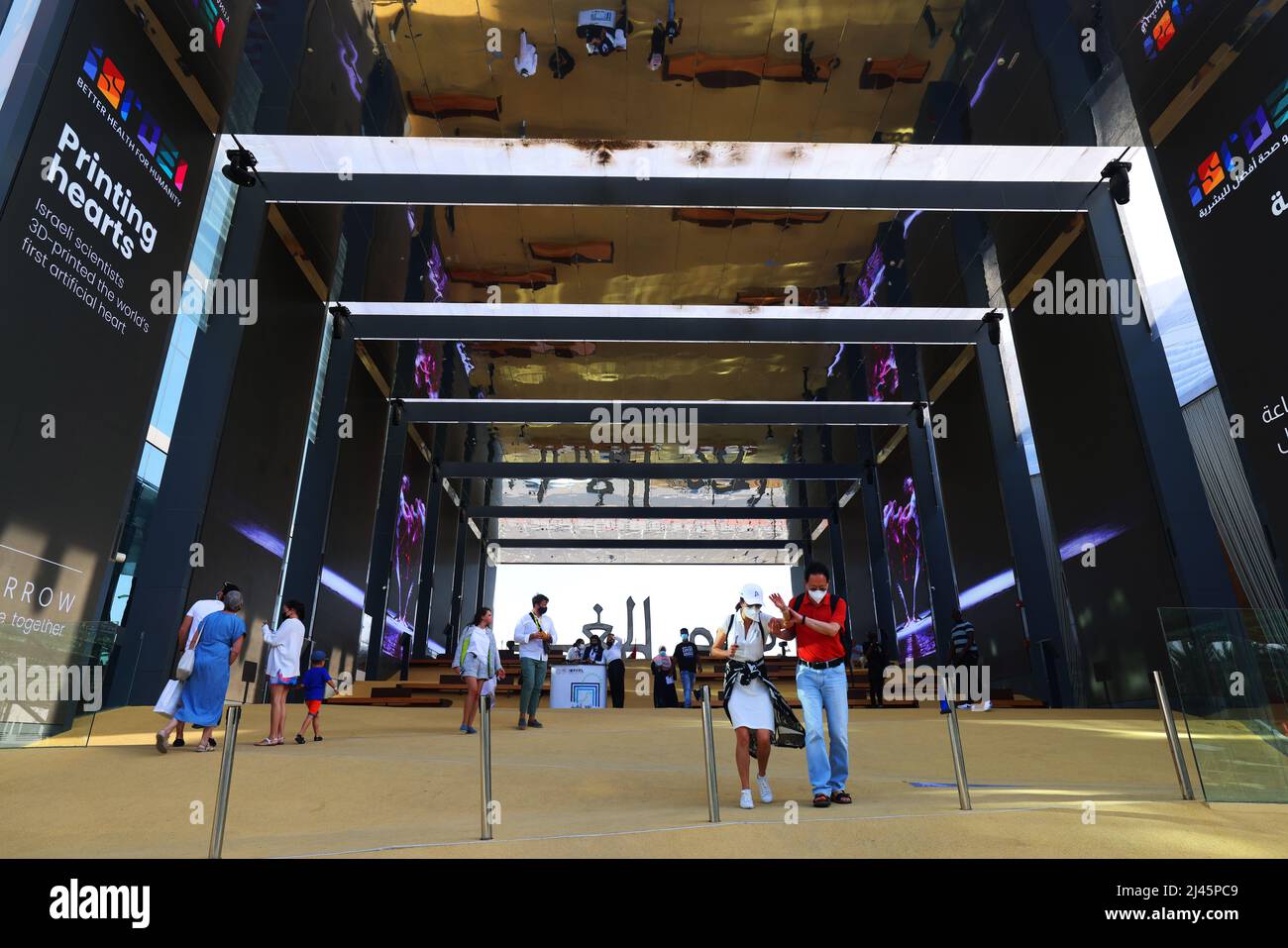 Zukunft, Kunst, Dubai Expo, Weltausstellung, Innovation im Pavillon von Israel eine Konstruktion  der modernen Architektur mit Reflexion und Spiegel Stock Photo