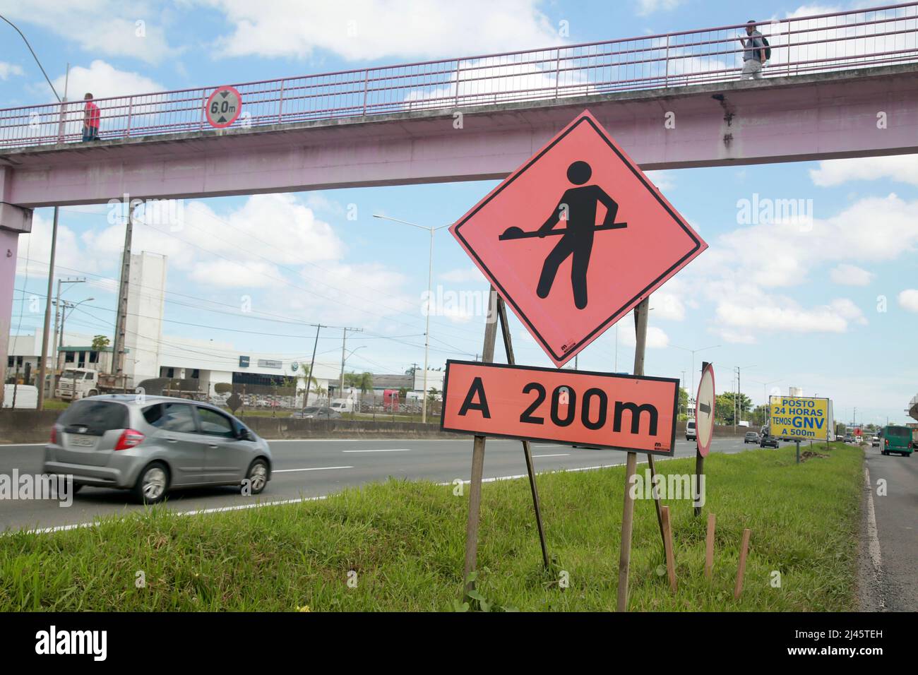 salvador, bahia, brazil - april 11, 2022: traffic sign indicates construction site along highway BR 324 Stock Photo