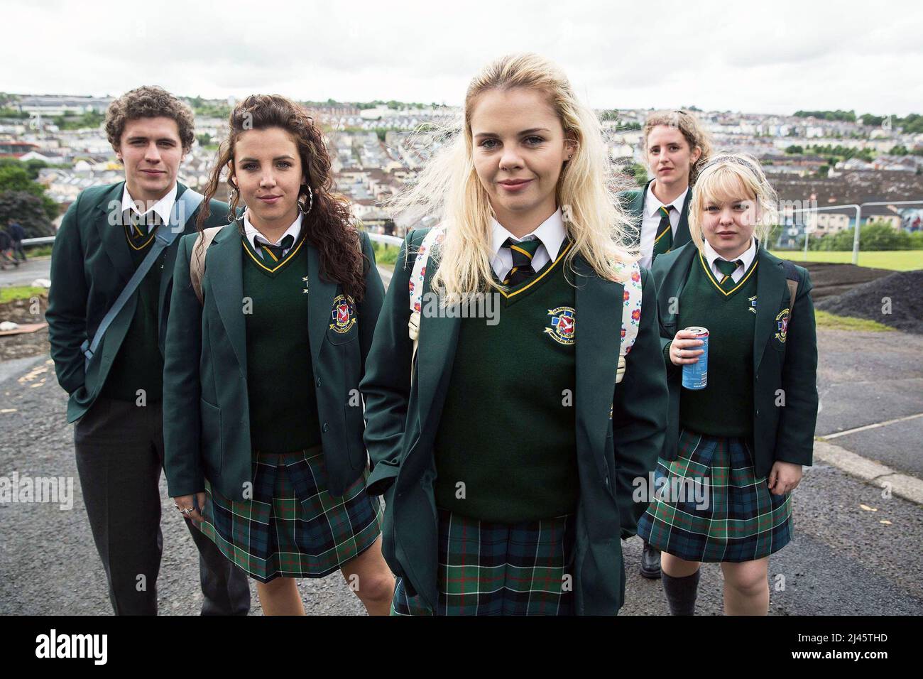 NICOLA COUGHLAN, LOUISA HARLAND, DYLAN LLEWELLYN, JAMIE-LEE O'DONNELL and SAOIRSE-MONICA JACKSON in DERRY GIRLS (2018), directed by LISA MCGEE. Credit: Hat Trick Productions / Album Stock Photo