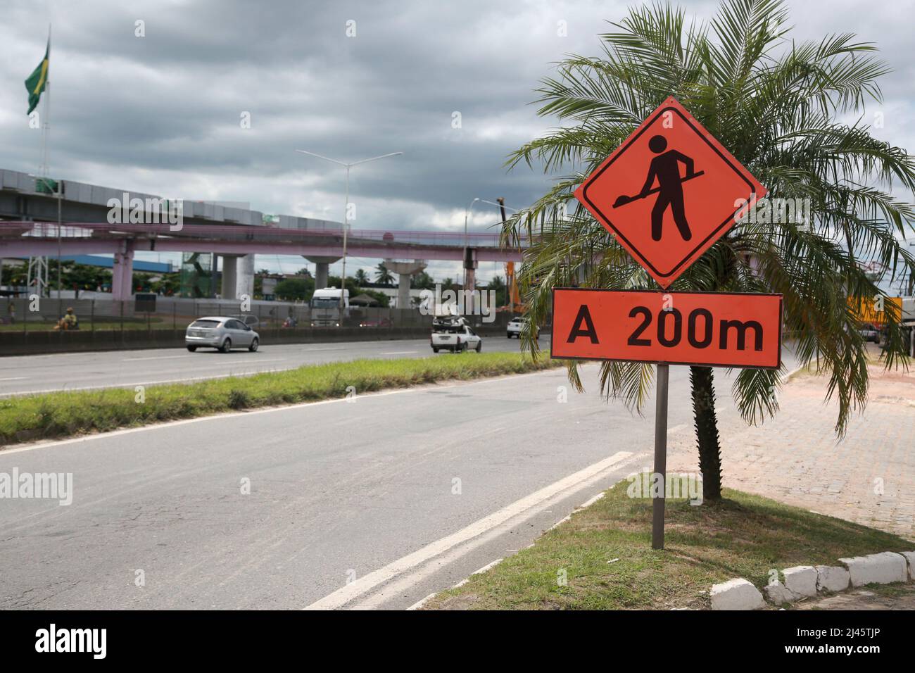 salvador, bahia, brazil - april 11, 2022: traffic sign indicates construction site along highway BR 324 Stock Photo