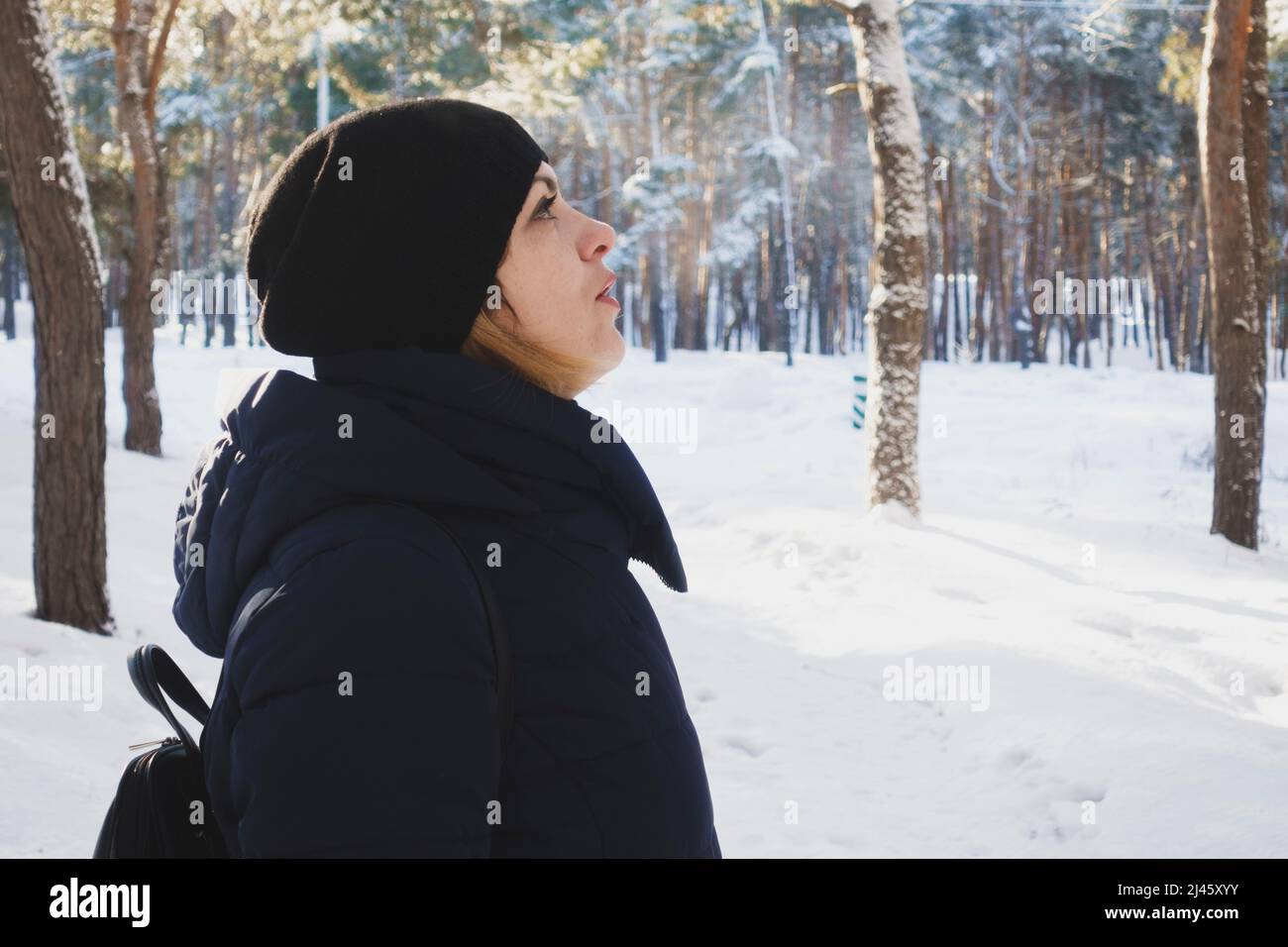 Cold weather breath woman hi-res stock photography and images - Alamy