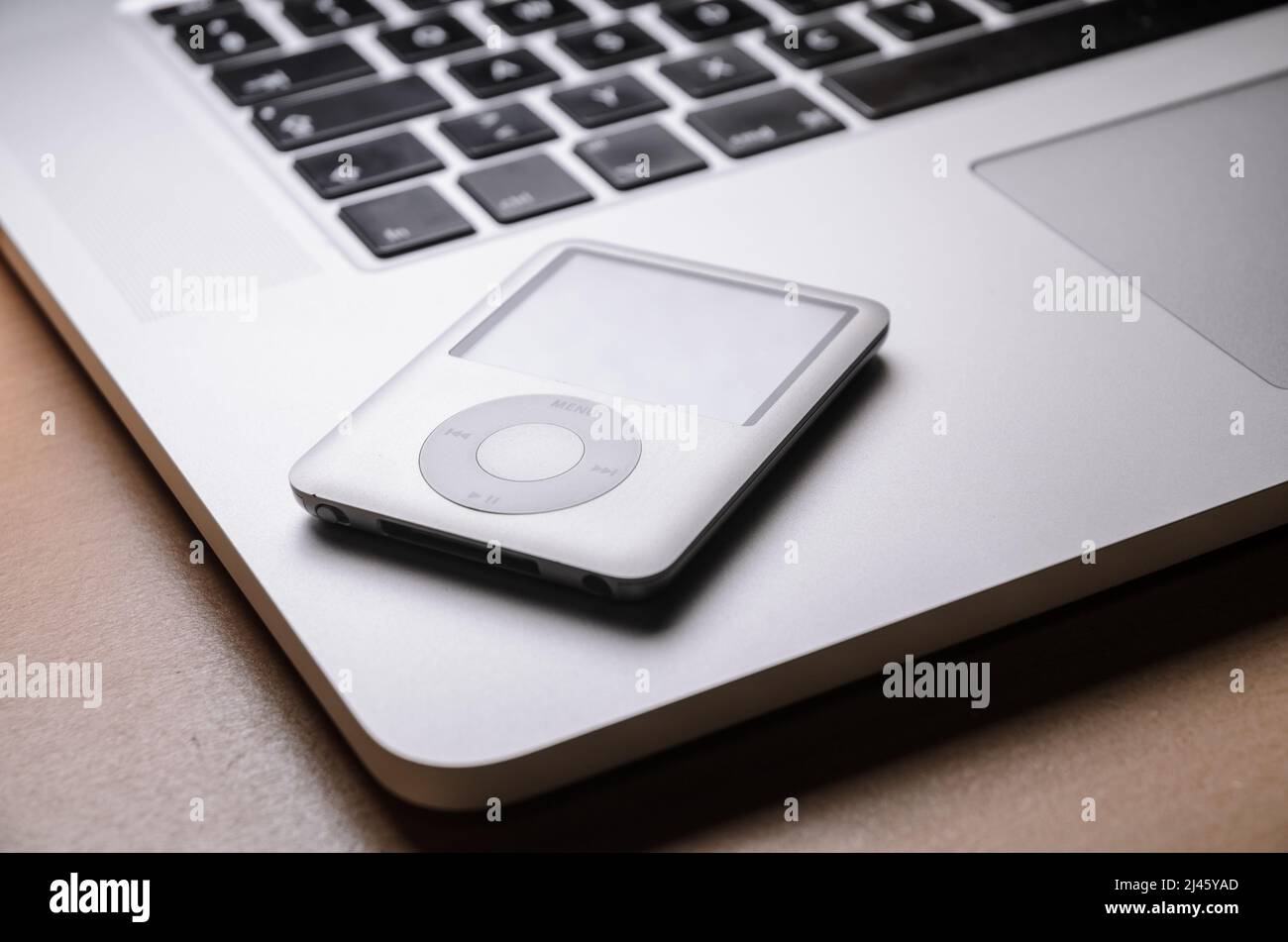 Apple iPod nano 3rd Generation and MacBook Pro laptop on wooden desk,  indoors home office concept Stock Photo - Alamy