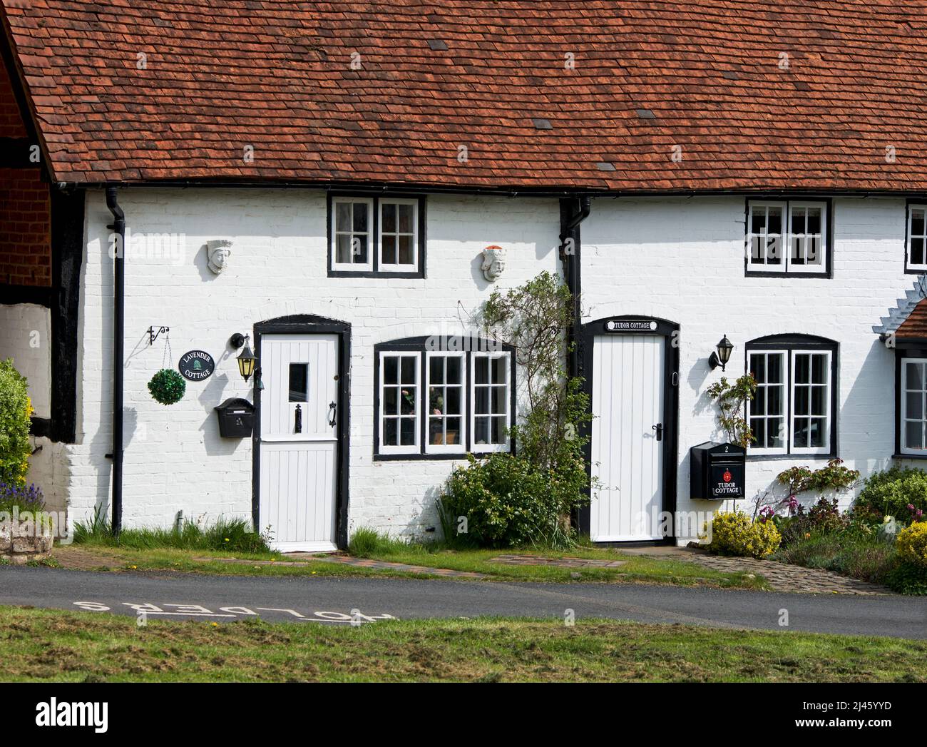 Cottages on Castle Green in Kenilworth, Warwickshire, England UK Stock