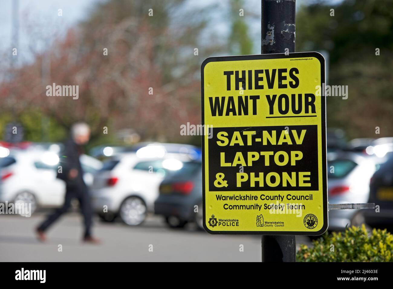 Sign at entrance to car park, warning motorists that thieves want your sat-nav, laptop and phone, England UK Stock Photo