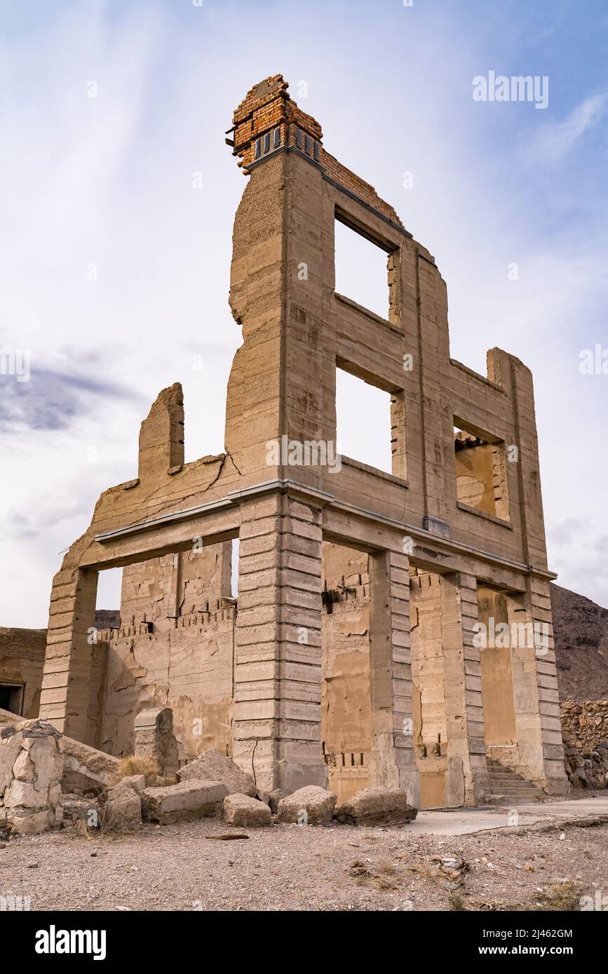 Ghost town ruins of abandoned buildings in the old boom town of Rhyolite, Nevada Stock Photo