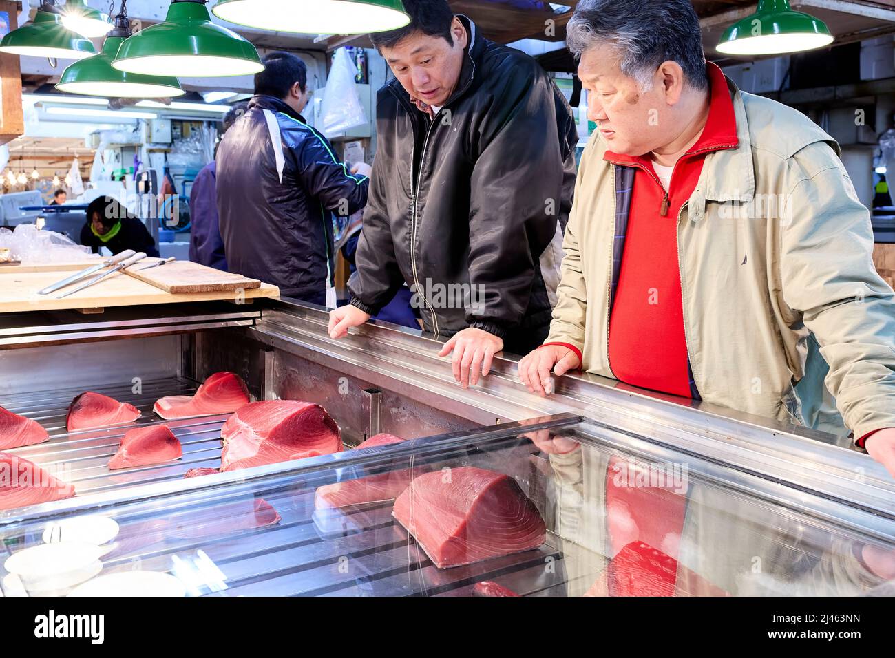 Japan. Tokyo. The Fish Market. Tuna fish buyers Stock Photo