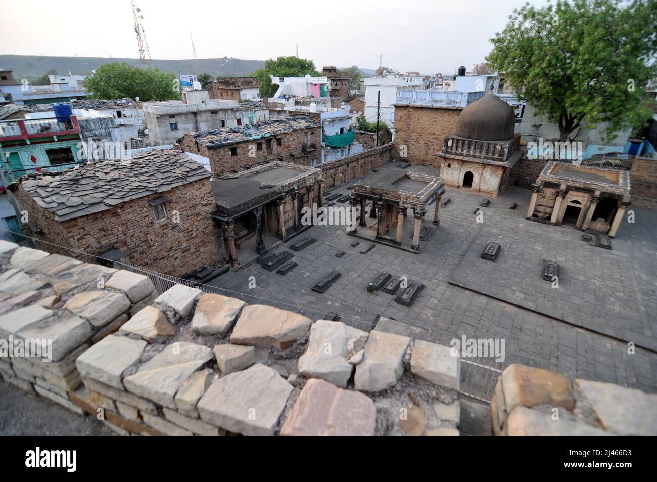 Chanderi Heritage City, India. 12th Apr, 2022. Badal Mehal Darwaza, Fort and Temples in Chanderi Heritage City, in Chanderi Madhya Pradesh, India on Apr. 12, 2022. (Photo by Ravi Batr/Sipa USA) Credit: Sipa USA/Alamy Live News Stock Photo