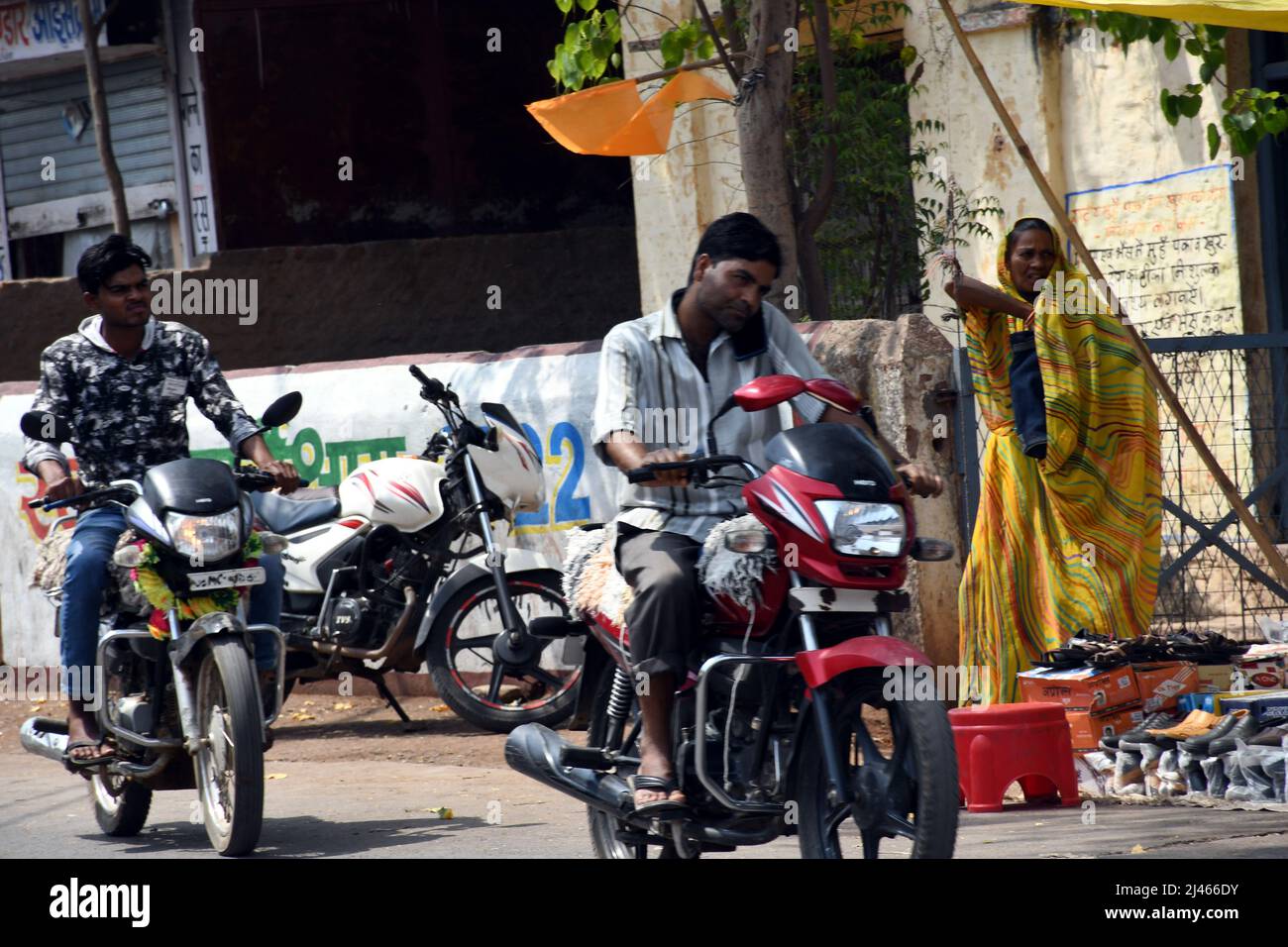 Chanderi Madhya Pradesh, India. 11th Apr, 2022. Bikers on mobile phones on a hot day in Chanderi City, in Chanderi Madhya Pradesh, India on Apr. 11, 2022. (Photo by Ravi Batr/Sipa USA) Credit: Sipa USA/Alamy Live News Stock Photo