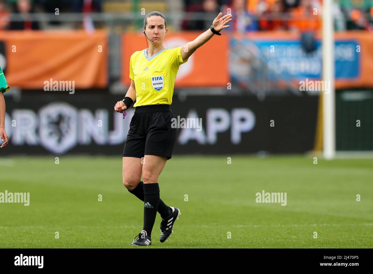 DEN HAAG, NETHERLANDS - APRIL 12: Referee Maria Dolores Martinez Madrona SPA during the Friendly match between The Netherlands Women and South Africa Women at Cars Jeans Stadion on April 12, 2022 in Den Haag, Netherlands (Photo by Hans van der Valk/Orange Pictures) Stock Photo