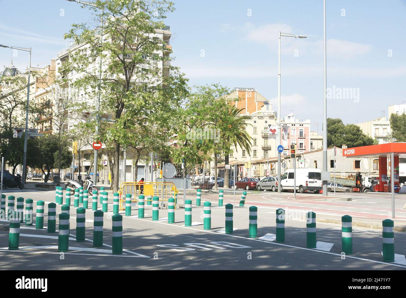 Green and white pivots channeling traffic on Avenida de la Meridiana in Barcelona, Catalunya, Spain, Europe Stock Photo