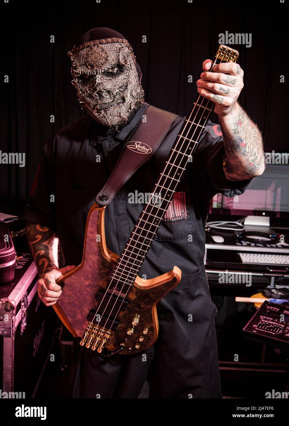 mesh Brink Tak for din hjælp Slipknot bass player Alessandro "Alex" Venturella backstage at Download  Festival Stock Photo - Alamy