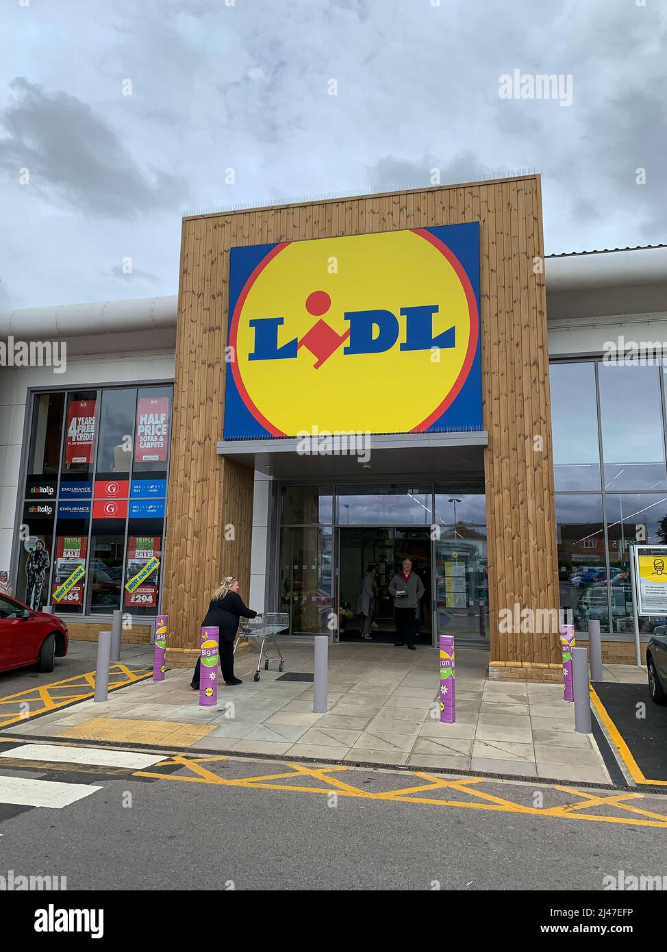 Lidl employees hi-res stock photography and images - Alamy