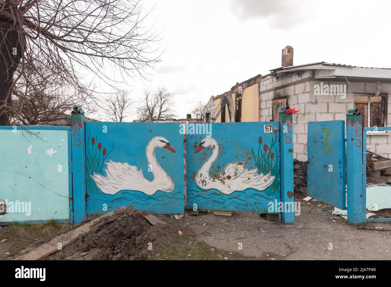 Andriivka, Ukraine. 12th Apr, 2022. The fence with painted swans is seen damaged from shell fragments. Chaos and devastation on the streets of Andriivka as a result of the attack of Russian invaders. (Photo by Mykhaylo Palinchak/SOPA Images/Sipa USA) Credit: Sipa USA/Alamy Live News Stock Photo