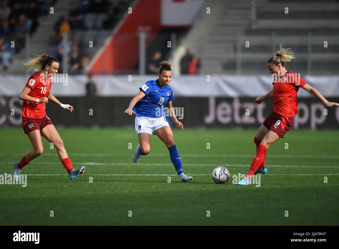 Riola Xhemaili (Switzerland)Arianna Caruso (Italy Women)Ana-Maria  Crnogorcevic (Switzerland) during the FIFA "Womens World Cup 2023  qualifying round" match between Switzerland Women 0-1 Italy Women at  Stockhorn Arena on April 12, 2022 in