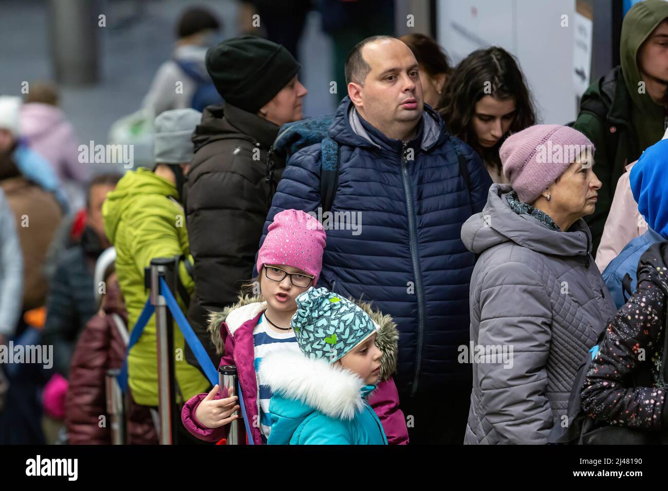 Queue of refugees hi-res stock photography and images - Alamy