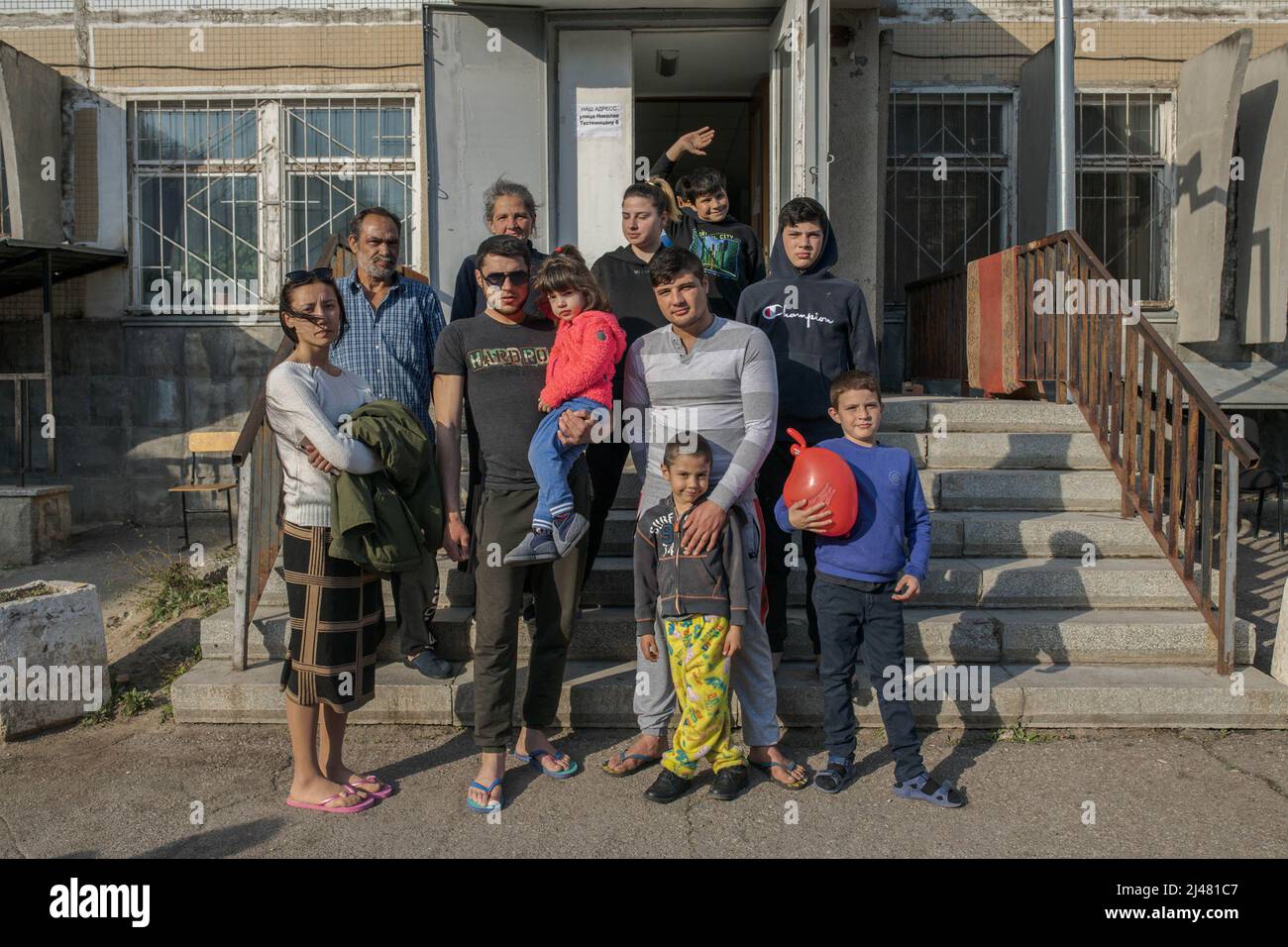 Chisinau, Moldova. 8th Apr, 2022. A portrait of a Roma family displaced by  the conflict in Ukraine during the international day of the ''romanie''  people. The Roma people "romanies"" , also known