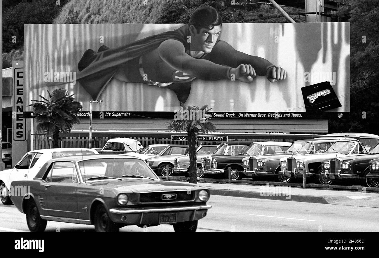 Christopher Reeve as Superman streaks across the Sunset Strip from a large hand-painted billboard to promote the film in Los Angeles, CA in 1978 Stock Photo