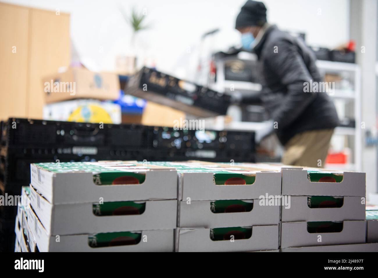 12 April 2022, Hessen, Frankfurt/Main: An employee works in the warehouse of the Tafel Frankfurt. The Tafel in Frankfurt is currently struggling with the fact that it is receiving fewer donations in the face of higher demand. Photo: Sebastian Gollnow/dpa Stock Photo