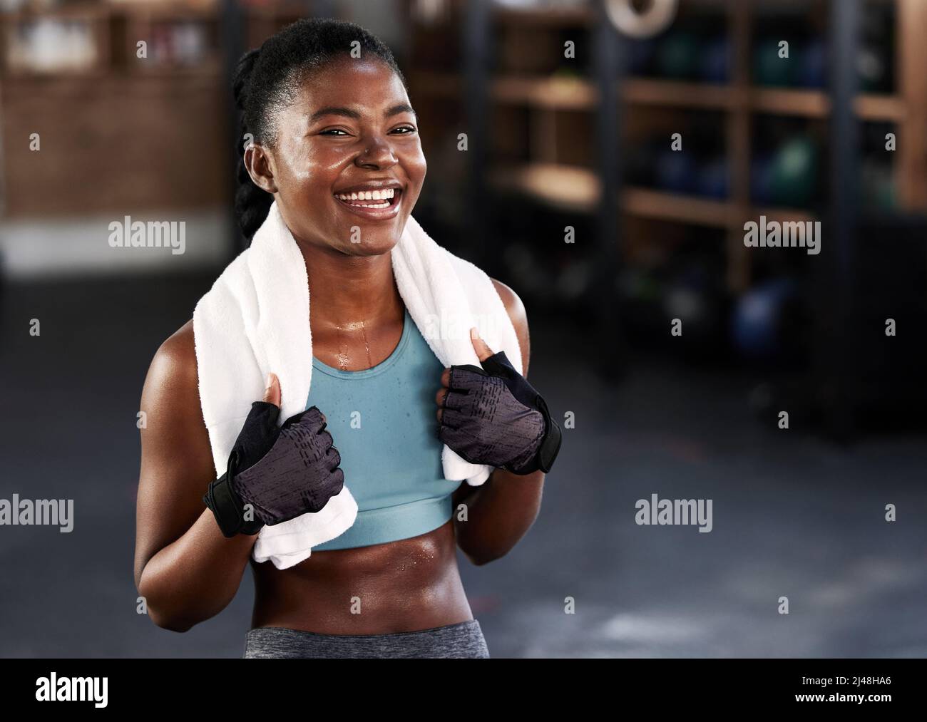 Towel young woman happy gym hi-res stock photography and images - Alamy