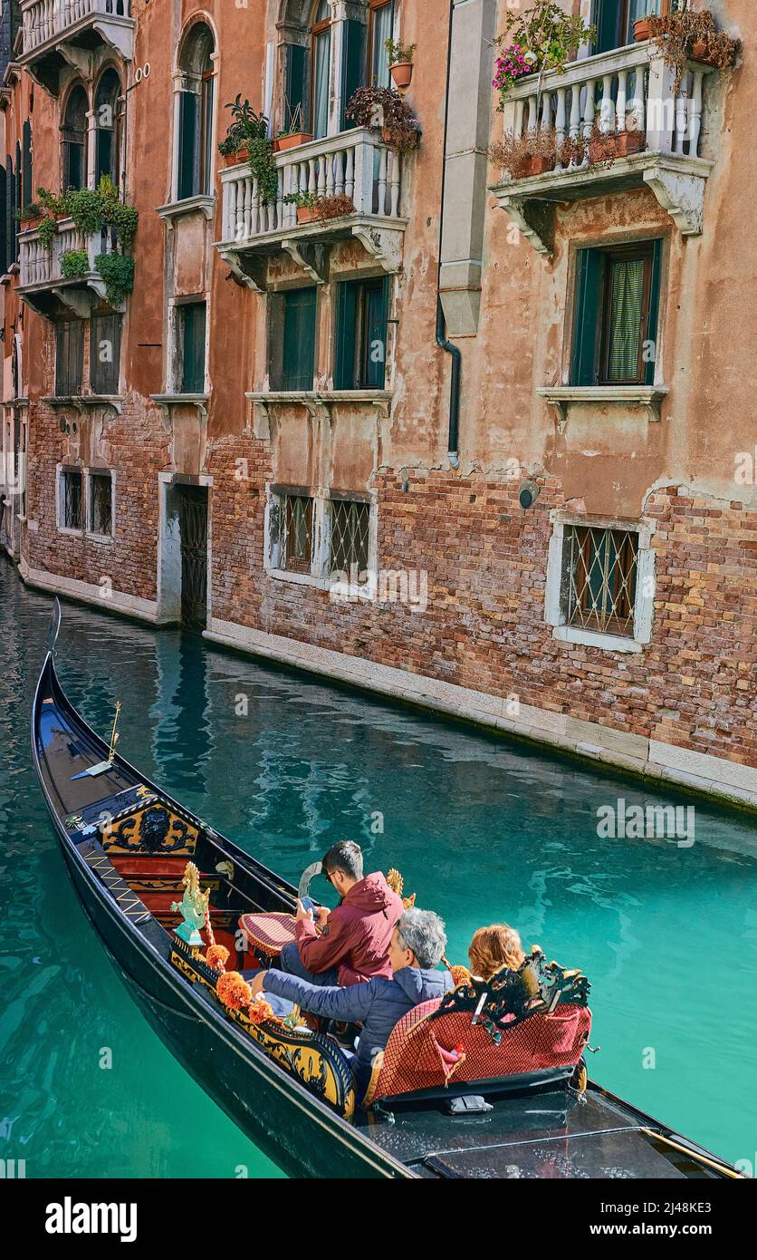 Venice gondola cruise hi-res stock photography and images - Alamy