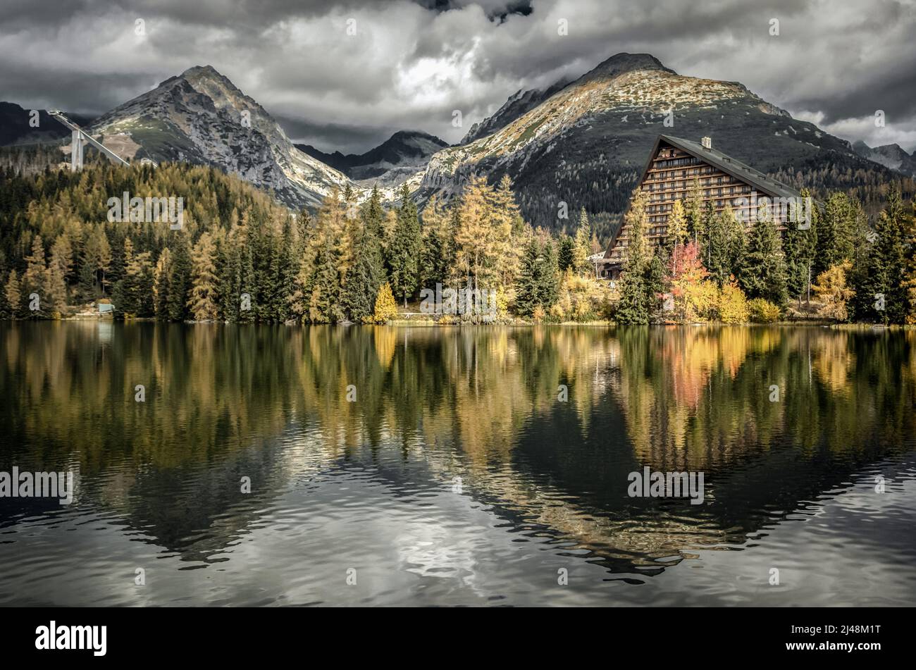 Mountain lake reflection peaks hi-res stock photography and images - Alamy