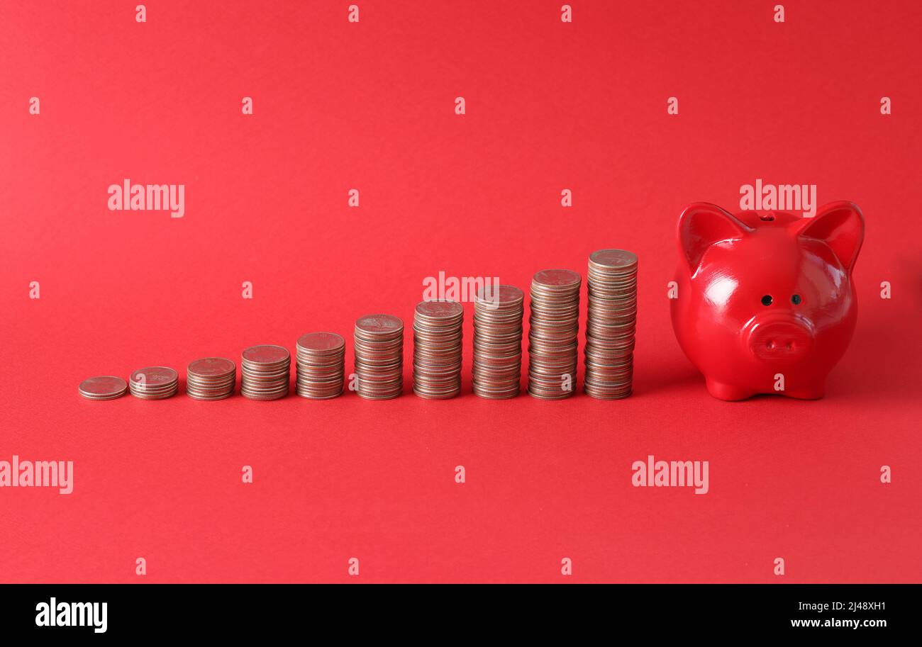 Pink piggy bank with money stack step up growing growth Stock Photo - Alamy