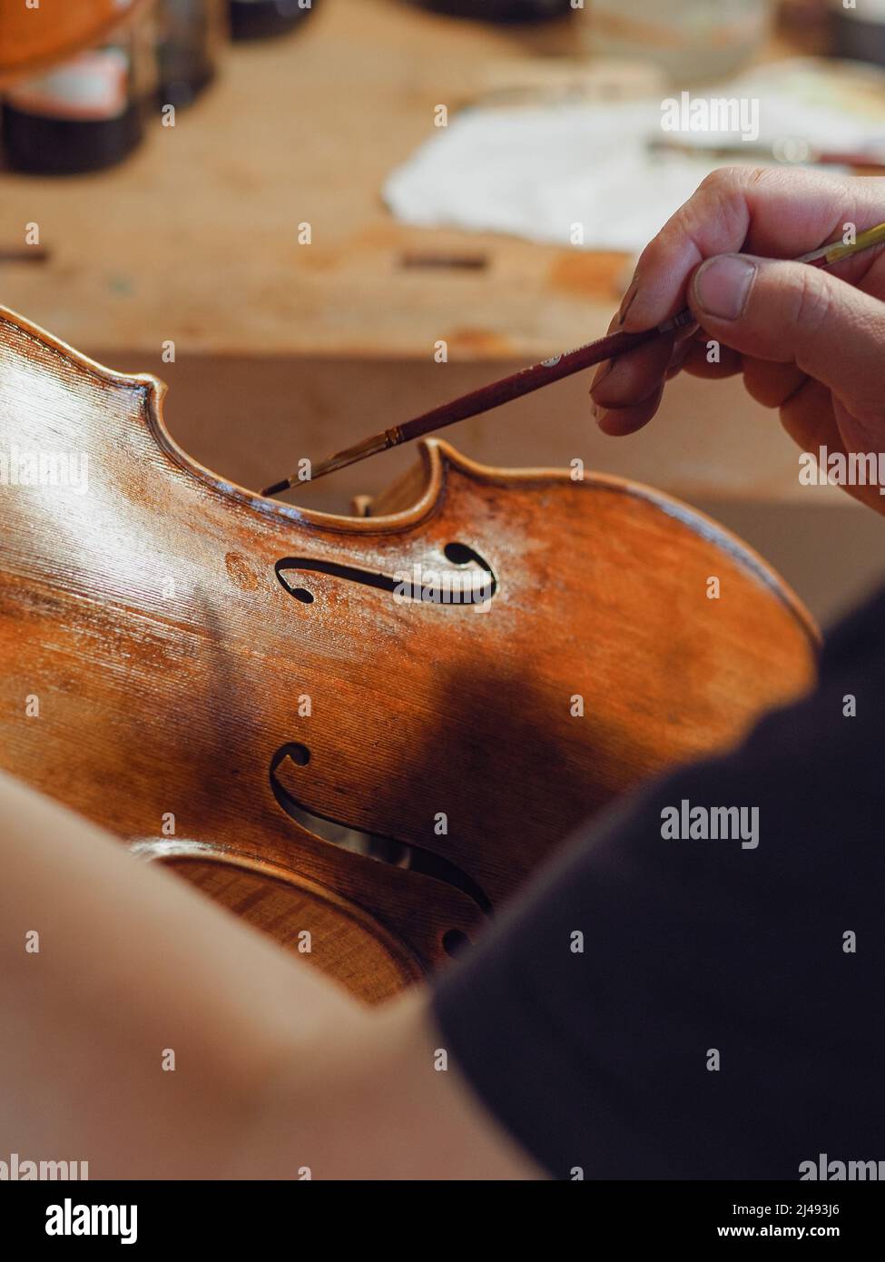 luthier varnishing a classic violin Stock Photo Alamy