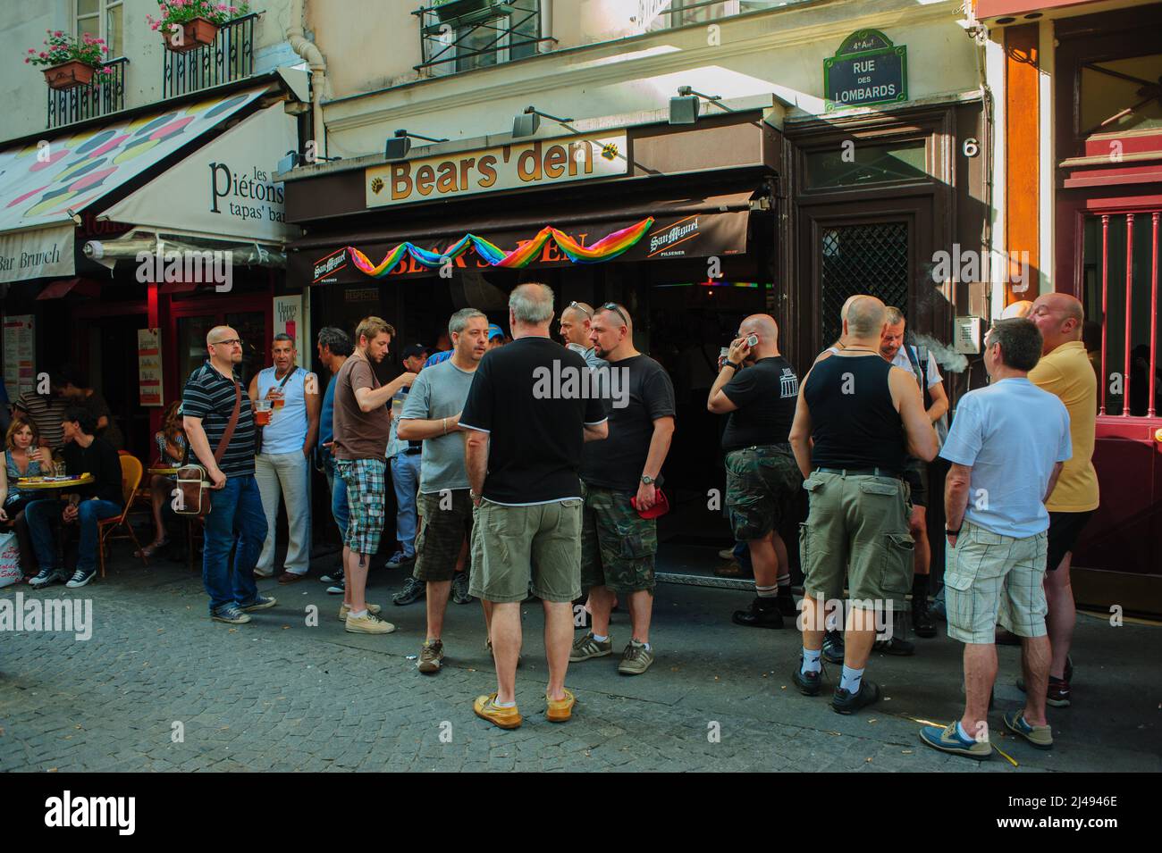 Paris gay bar hi-res stock photography and images - Alamy