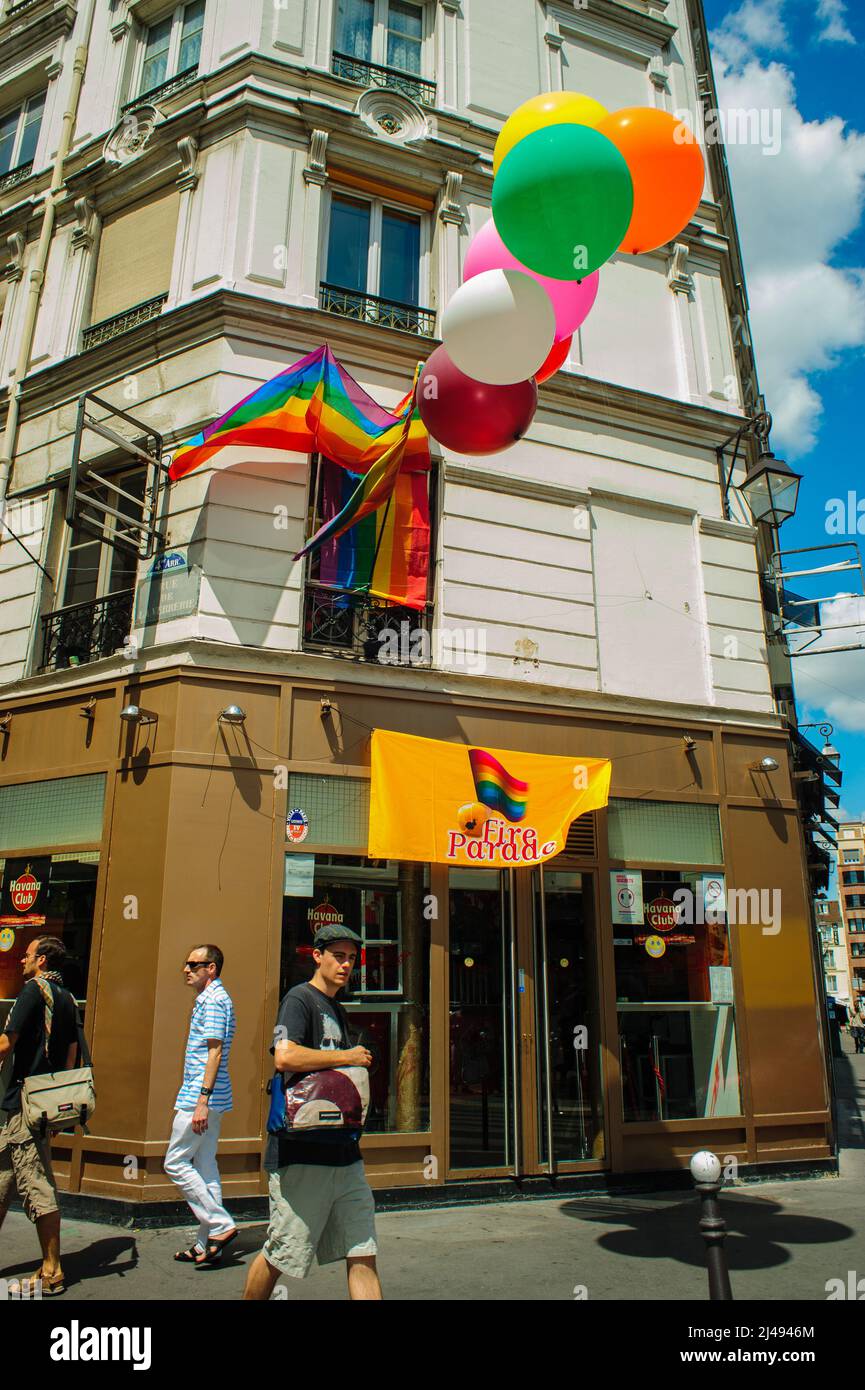 Paris gay bar hi-res stock photography and images - Alamy