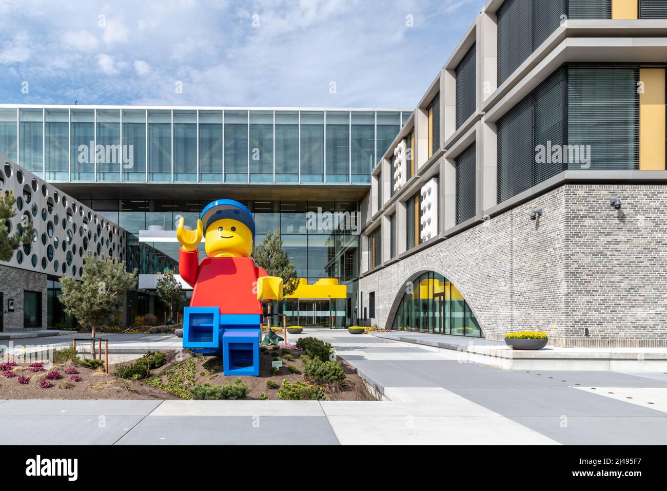 Meget sur Perfervid Hjælp Billund, Denmark. 12th Apr, 2022. Outside the recently opened LEGO® Campus  Buildings in Billund, Denmark including a very large Lego minifigure.  Credit: Thomas Faull/Alamy Live News Stock Photo - Alamy