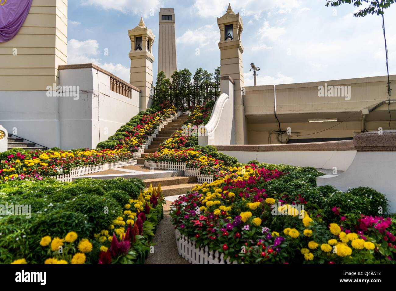 Bangkok, Thailand. 8th Apr, 2022. A staircase is decorated with flowers at King Rama 1 Monument prior to the arrival of the Thai Royal Family. Preparations for the arrival HM King Maha Vajiralongkorn and HM Queen Suthida at King Rama I monument in Bangkok, Thailand. Chakri Day is a public holiday designated to commemorate the Chakri Dynasty on the anniversary of the coronation of Phra Buddha Yodfa Chulaloke, Thailand's first king. (Credit Image: © Matt Hunt/SOPA Images via ZUMA Press Wire) Stock Photo