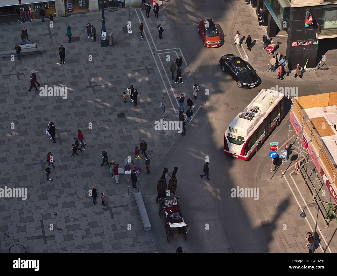 Carriage stephansplatz vienna hi-res stock photography and images - Alamy