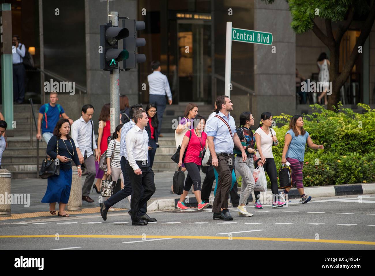 Londrina, Brazil - July 31, 2017: Downtown of Londrina. People walking  between the downtown shops. Place called Calcadao de Londrina destined to  comme Stock Photo - Alamy