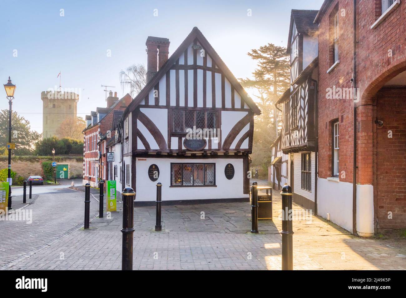 17 January 2022: Warwick, UK - Oken's House, Warwick, UK - Beautiful Tudor building in the town of Warwick, England. The castle can be seen in the bac Stock Photo